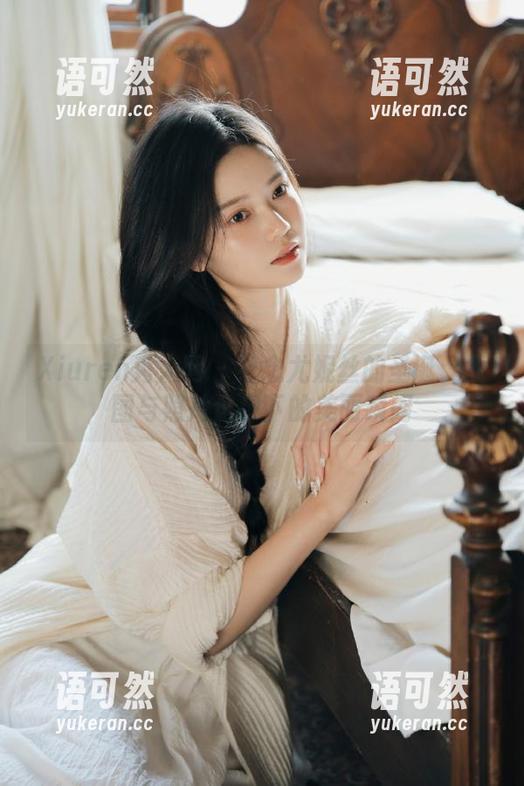 Xiuren秀人网 - 纪念尤妮丝的圣诞：原图与照片记录下的美丽瞬间