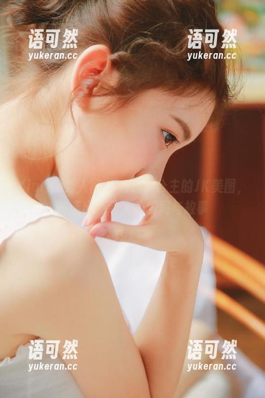 Xiuren秀人网 - 心妍小公主的JK美图，精选出最动人的瞬间与故事