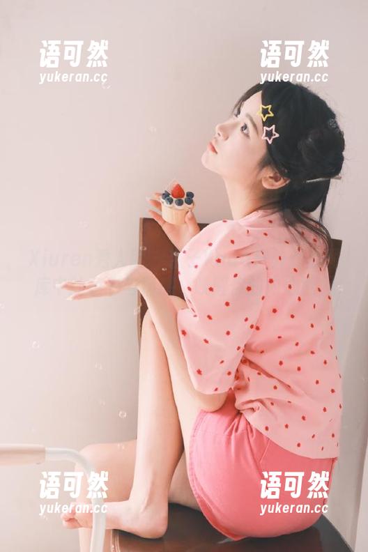 Xiuren秀人网 - 杏子Yada户外作品图库中的色彩与情感，唤醒你的内心世界