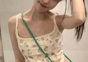 Xiuren秀人网 – 林文文牛仔裤美图合集，时尚与个性的完美结合，照亮你的生活！