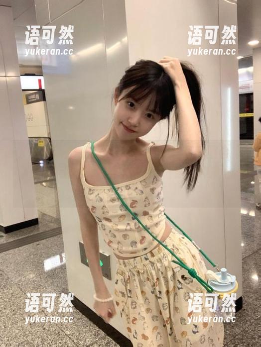 Xiuren秀人网 - 林文文牛仔裤美图合集，时尚与个性的完美结合，照亮你的生活！