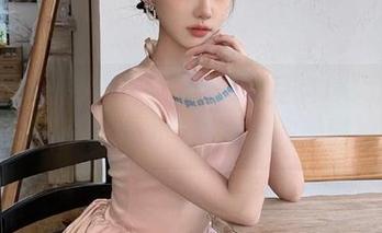 Xiuren秀人网 – 领略林月月的JK写真图册，感受时尚与青春的完美碰撞