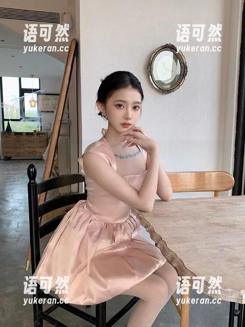 Xiuren秀人网 - 领略林月月的JK写真图册，感受时尚与青春的完美碰撞