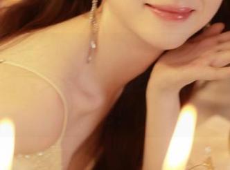 Xiuren秀人网 – 免费分享模特悦悦的套装写真图片，快来一起探索她的时尚之旅吧！