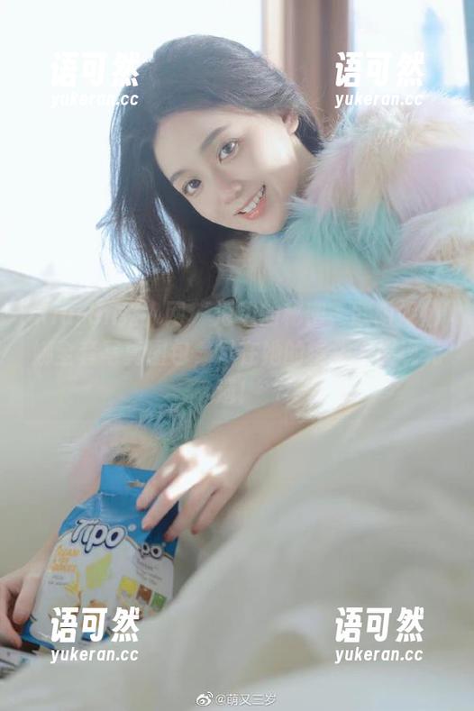 Xiuren秀人网 - 海边的秘密，欧阳妮娜娜全套写真图包，尽在她的镜头下展现无遗！