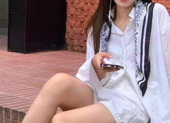 Xiuren秀人网 – 充满魅力的水水姐女王写真！快来下载这些美图，感受她的不同风采！