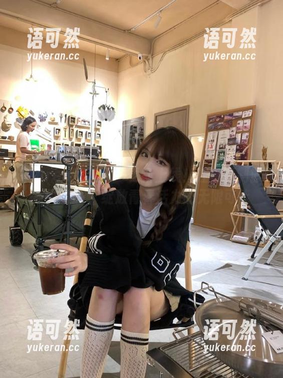 Xiuren秀人网 - 更新上线！江真真制服系列套图，绽放青春活力的无限可能