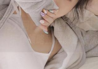 Xiuren秀人网 – 最新图包：爱酱里浴室写真，带你领略别样的温柔风情！