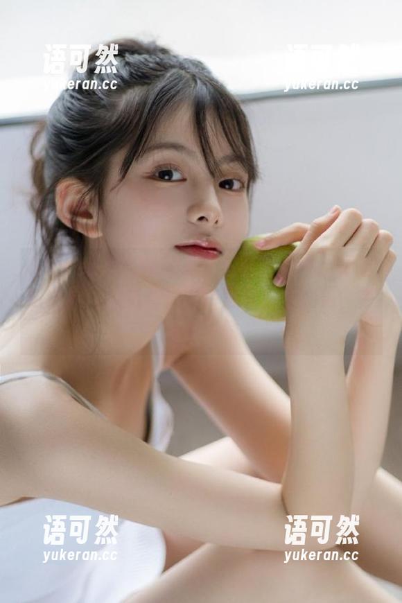 Xiuren秀人网 - 走进王馨瑶Yanni的黑白世界：美图呈现独特写真艺术之美，惊艳每一瞬