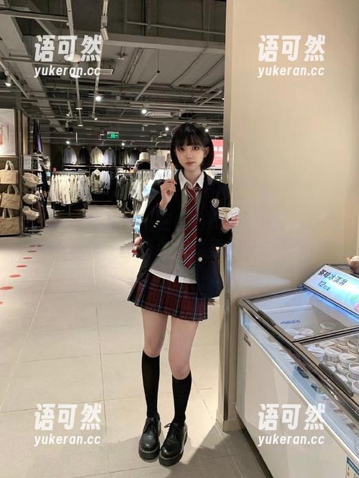 Xiuren秀人网 - 在白洁Bessie的居家写真图包里，感知生活的柔和与宁静瞬间