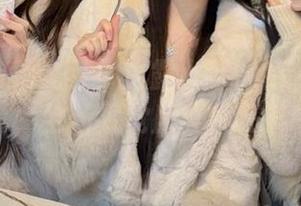 Xiuren秀人网 – 白露小猪倾情分享豹纹写真，全新视觉盛宴尽在其中！