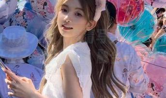 Xiuren秀人网 – 高清写真图集：感受轩轩王子圣诞魅力，融合美与快乐