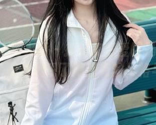 Xiuren秀人网 – 探秘软糖爱喝奶的制服写真，照片展现了她独有的风格与气质