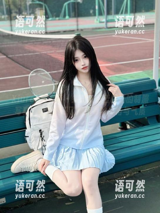 Xiuren秀人网 - 探秘软糖爱喝奶的制服写真，照片展现了她独有的风格与气质