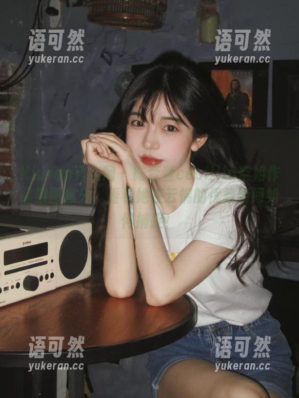 Xiuren秀人网 - 陆萱萱cecillia空姐作品原图曝光，看看她在云端的优雅瞬间如何捕捉！