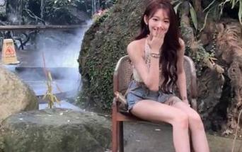 Xiuren秀人网 – 雨儿baby的天使写真套图合集，展现生活的五彩斑斓与不易