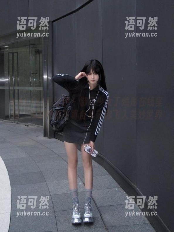 YALAYI雅拉伊 - 御厨少女丁煊彤在线呈现，独家厨娘写真合集带你飞入美妙世界！