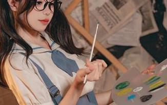 Yiko湿润兔最新美图集：梳妆大小姐的可畏魅力尽显无遗