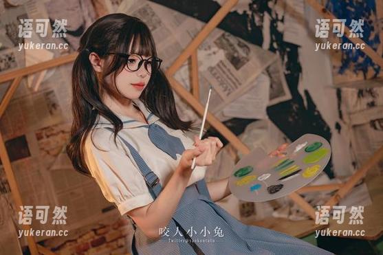 Yiko湿润兔最新美图集：梳妆大小姐的可畏魅力尽显无遗