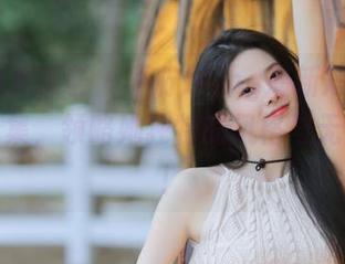 YouMi尤蜜荟 – 不柠bling最新短裙写真图片合集，领略她独特的风格与无限创意！