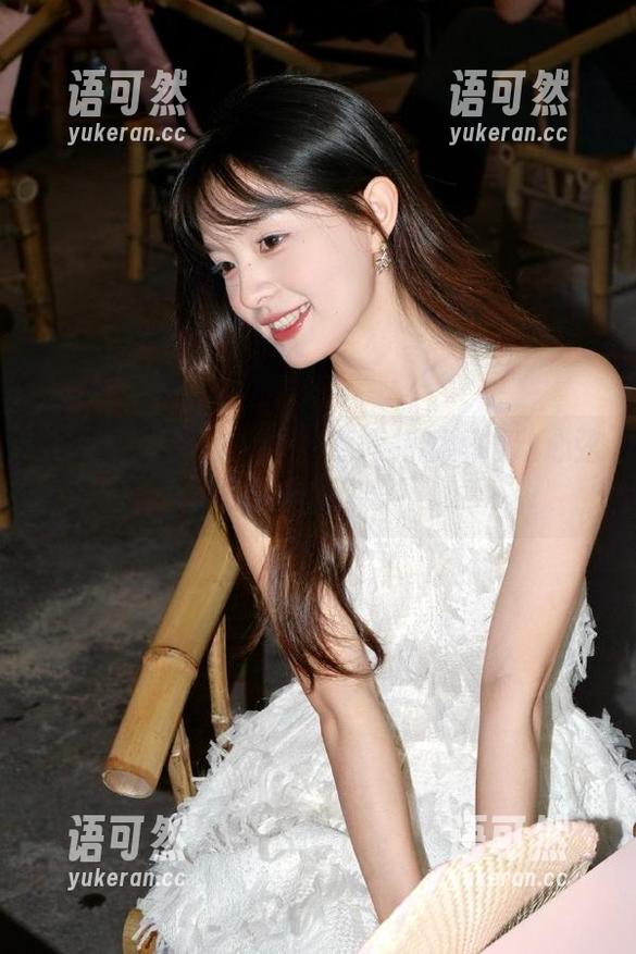 YouMi尤蜜荟 - 黄乐然短裙瞬间撩动心弦，超美图图集让你爱不释手！