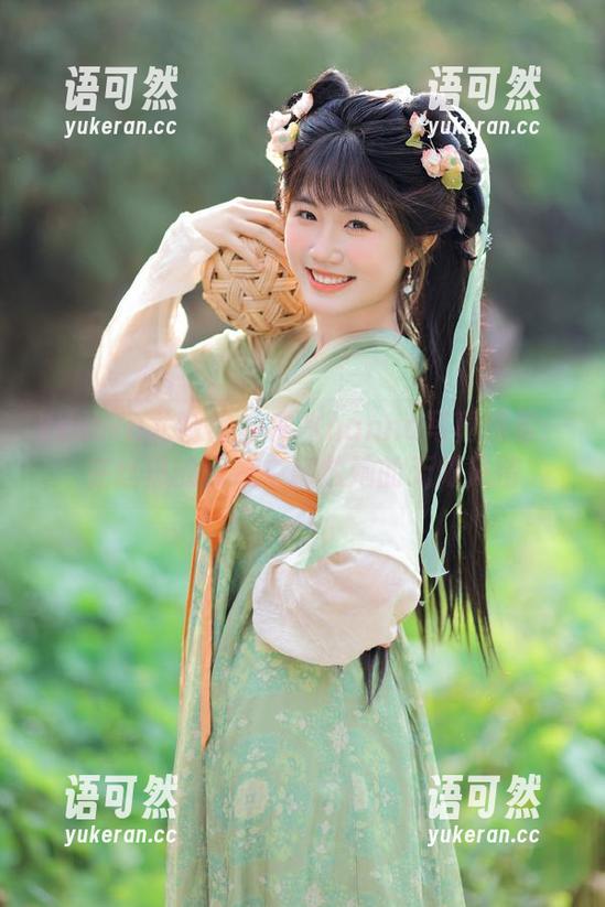 YouWu尤物馆 - 木木hanna写真图集：在丝袜的围绕中释放她的无限风情