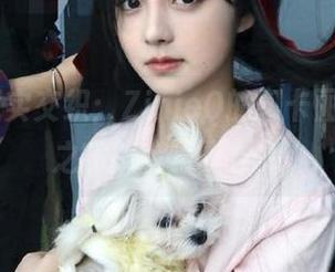 幻想与现实交织：ZinieQ的阿卡丽x卡莎星之守护者写真合集