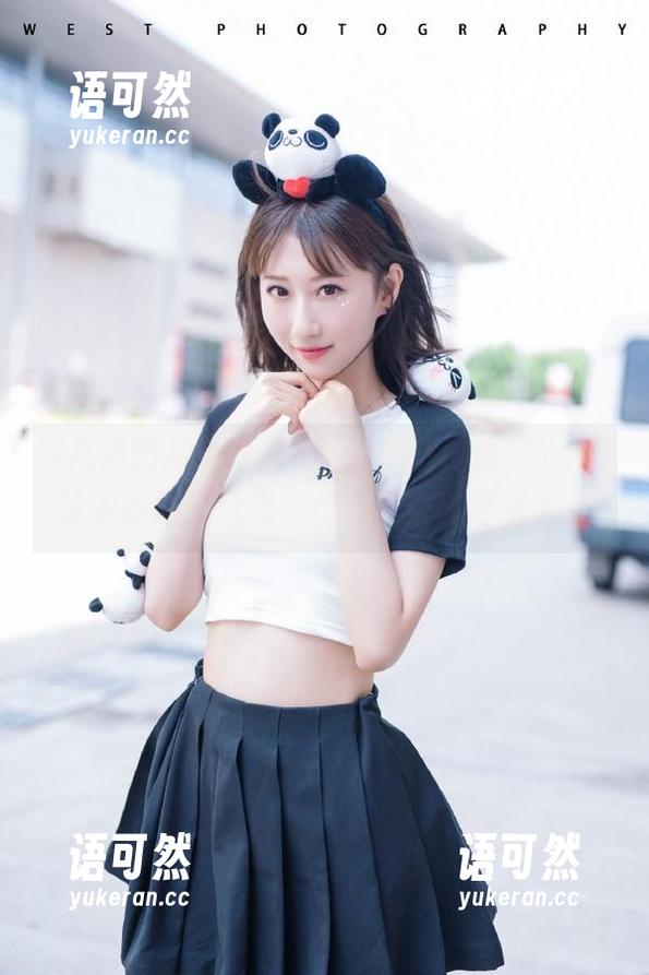 在高清图片中细赏asagiriai(爱ちゃん)泳衣的旖旎风光，仿佛置身夏日海滩。
