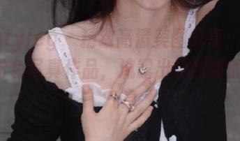beautyleg – 精致高清美图分享：Anita的粉色写真作品，流露出她独特的艺术气息