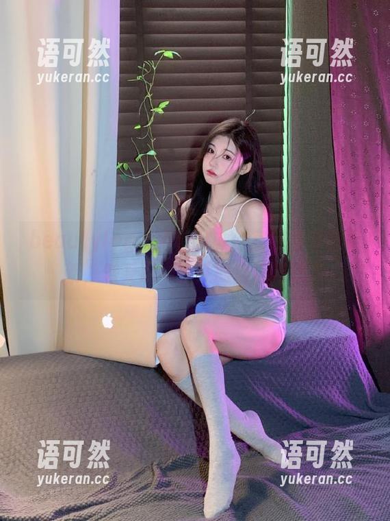 beautyleg - Avril办公室最新套图更新，感受职场女性的自信与优雅
