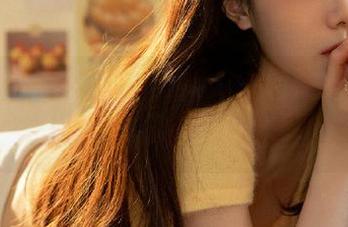 beautyleg – 跟随Avy一起探索她全套泳衣作品，感受海边的自由与魅力！