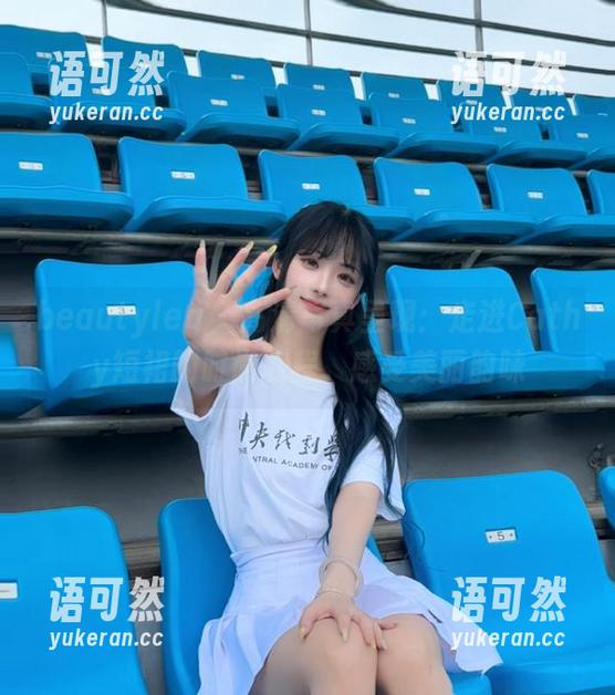 beautyleg - 高清写真呈现：走进Cathy短裙的时尚旅程，感受美丽韵味