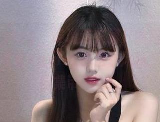 beautyleg – 谁说连衣裙只能搭配高跟鞋？来看看Kaylar的逆袭风格，原图和图集带你飞！