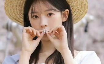 beautyleg – 关注Lina的白丝全套作品，不同寻常的风格让人眼前一亮！
