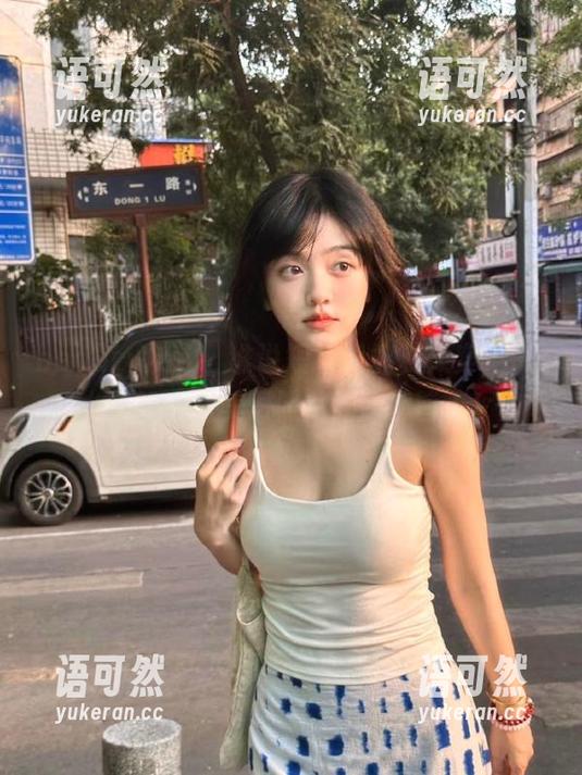 beautyleg - 谁说短裙只能夏天穿？Rubis的一组美图照片让四季皆春！