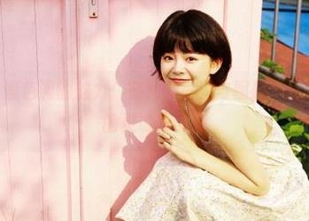 pans – 黑色调的魅力：安妮的写真与图册，尽情展现她的灵魂与创意