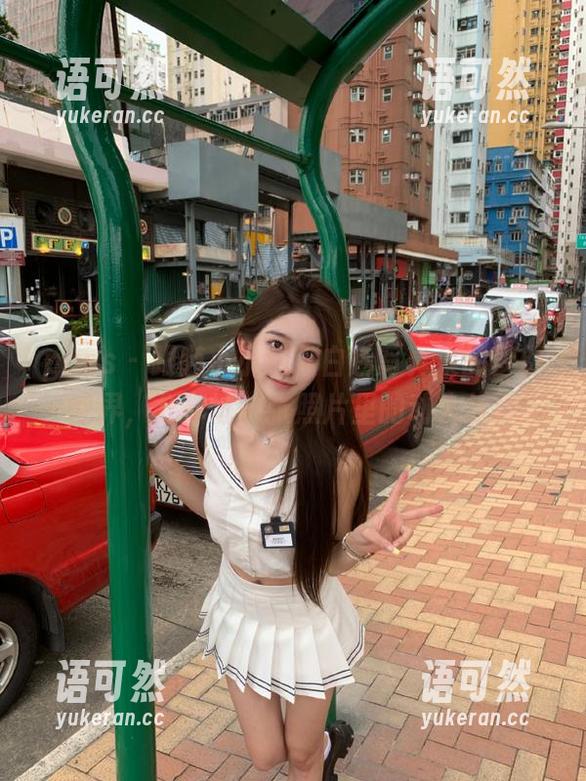 pans-小小 pans - 跟随小小进入白色写真集的梦幻世界,分享每一张照片里的动人故事