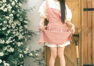 绝美rua阮阮花房小裙子写真，免费分享图包，快来收藏吧！