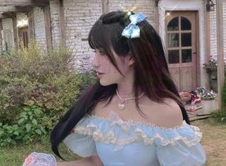 一笑芳香沁的写真图册，魅力美腿引爆视觉冲击，这才是时尚之美！