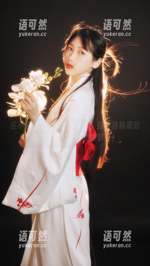 在不呆猫的比基尼作品中，探寻独特摄影资源，体验极致视觉享受！