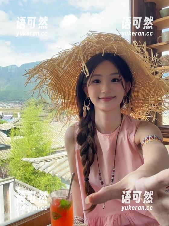 丽柜 - Vicky的奶牛写真：网盘下载，让自嘲的幽默不再孤单