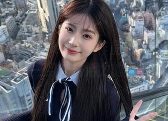 丽柜 – 感受xilly校服作品图包的青春气息：一组充满活力的写真集