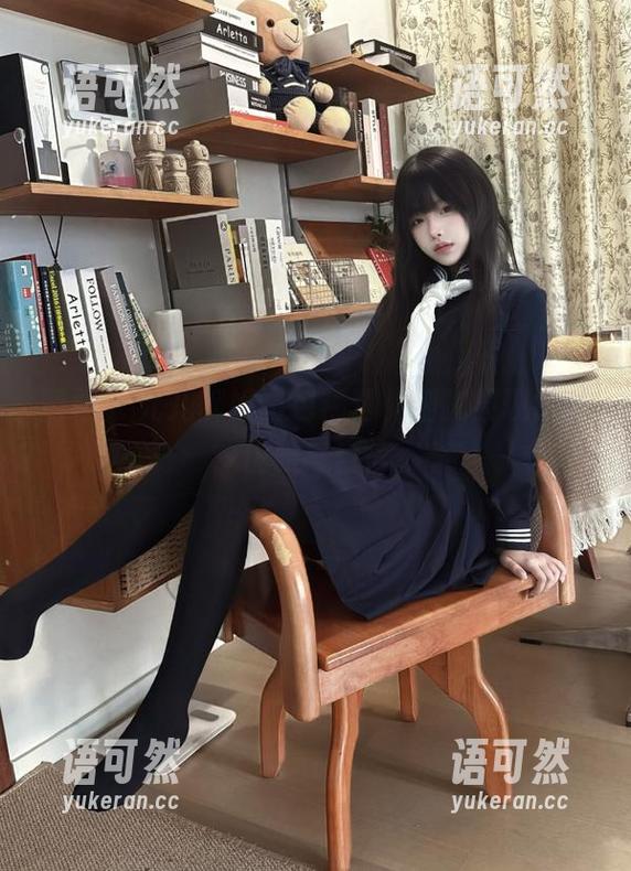 丽柜 - 允儿御姐图包精选，细腻展现她的优雅与自信