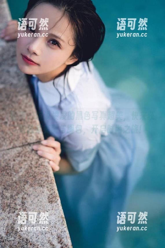 丽柜 - 听说凌凌的黑色写真超美，快来获取独家美图与图包，开启时尚之旅！