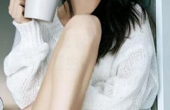 丽柜 – 这个季节必看！左左最新制服写真美图，捕捉生活中的美好瞬间