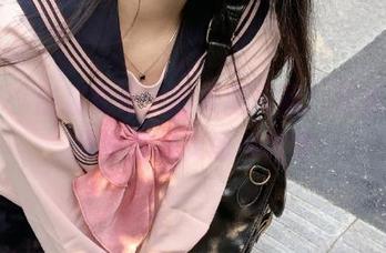 丽柜 – 甜甜在海边的美丽写照，分享她的摄影作品灵感与故事