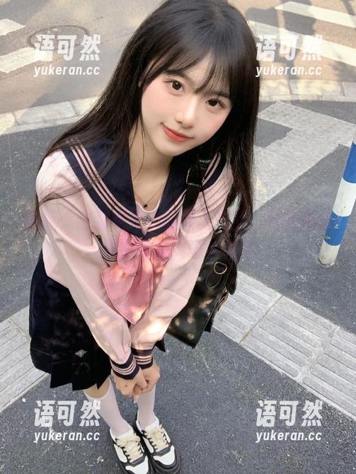 丽柜 - 甜甜在海边的美丽写照，分享她的摄影作品灵感与故事