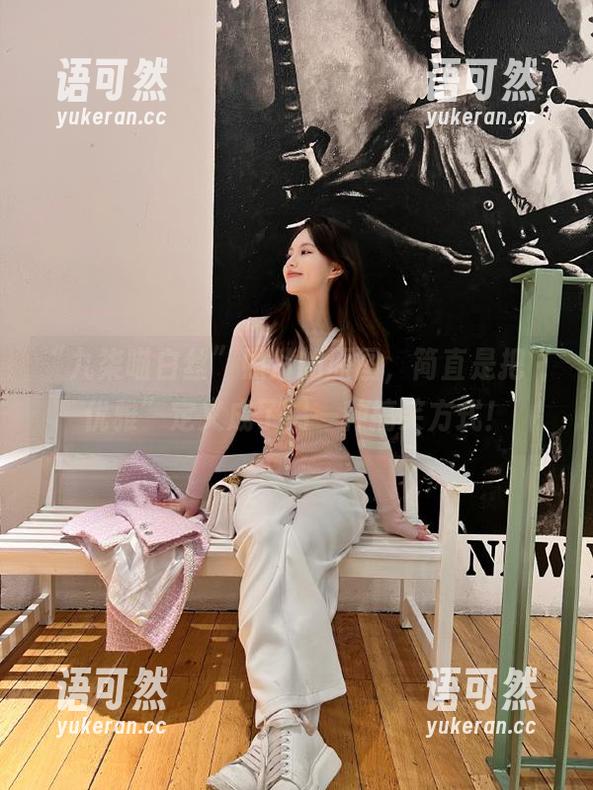 “九柒喵白丝”照片的原图，简直是把“优雅”定义成了另一种搞笑方式！
