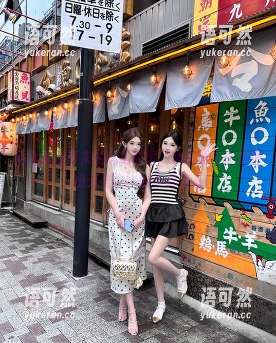 由九柒喵带来的私拍套图，体操服白子展现出无与伦比的柔美姿态