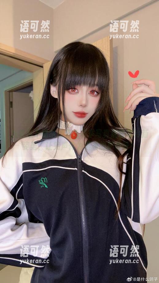 九言从不咕咕用蓝色冬季写真解锁寒冷新姿势，让笑声化为温暖的护体符！
